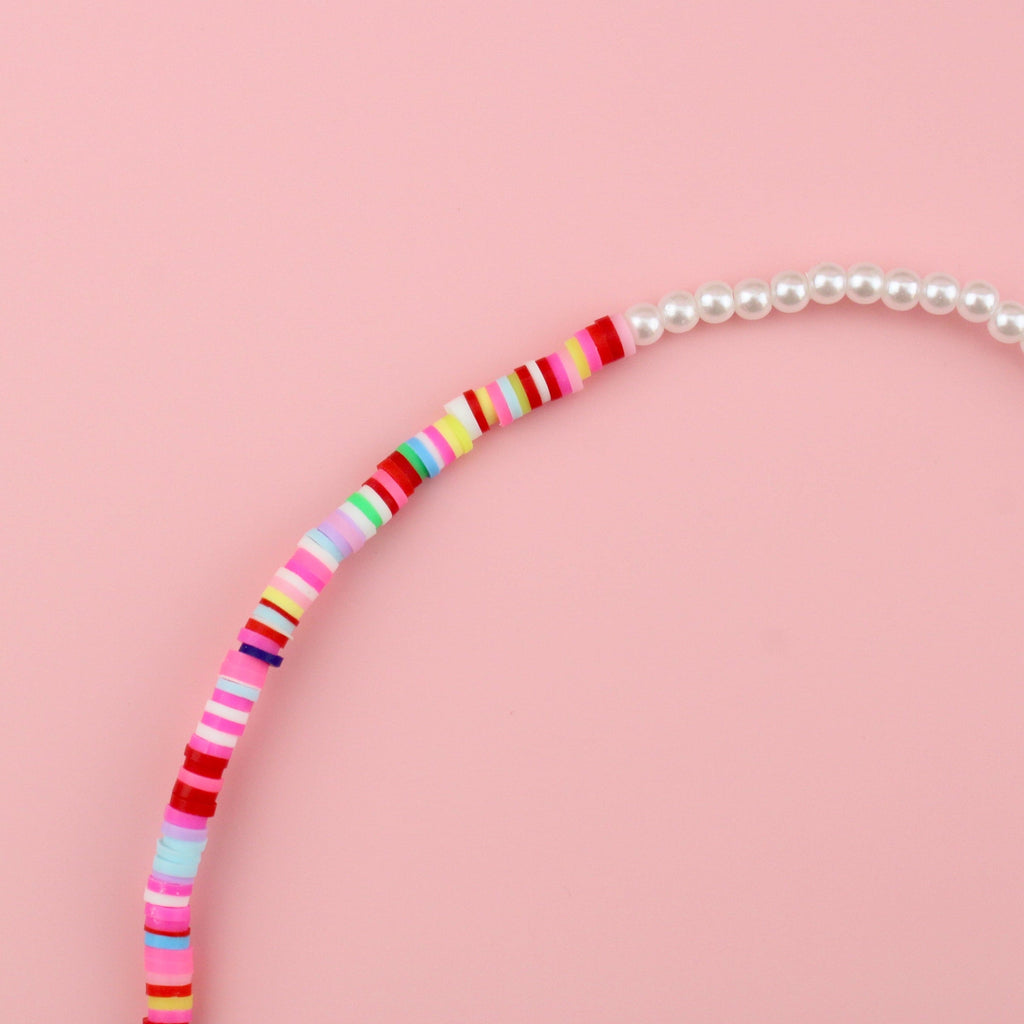 Necklace made up of half plastic pearls and half plastic beads (pink, red, yellow, green, lilac, blue and white) with a gold zinc alloy toggle clasp