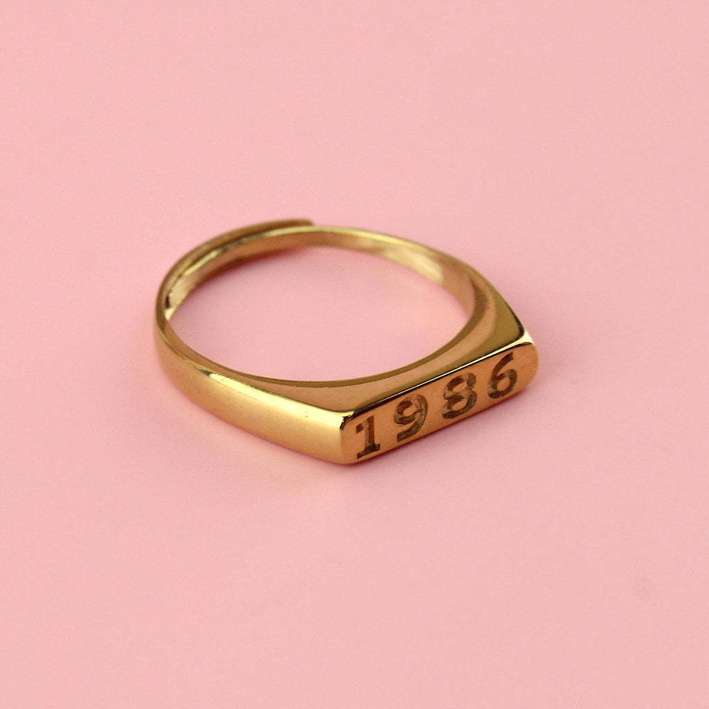 Gold plated stainless steel ring with 1986 engraved on the front