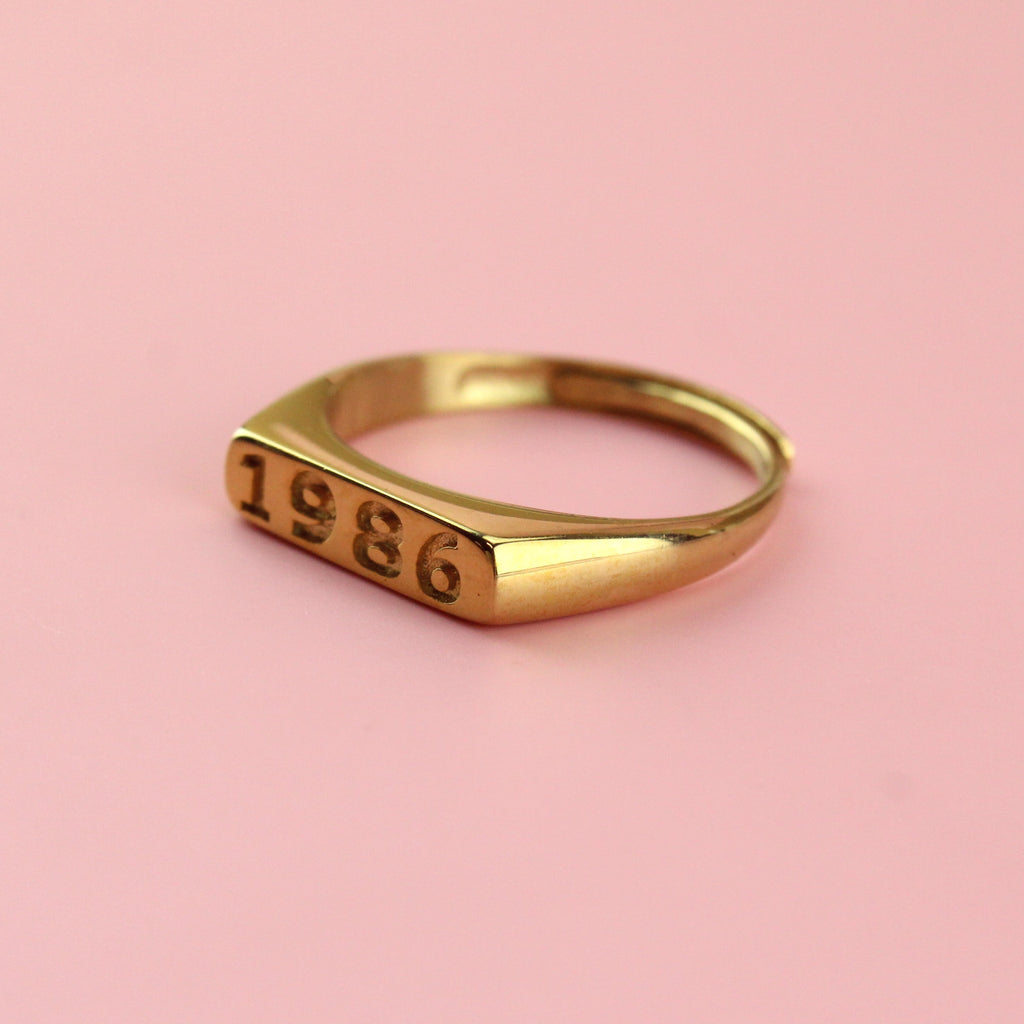 Gold plated stainless steel ring with 1986 engraved on the front