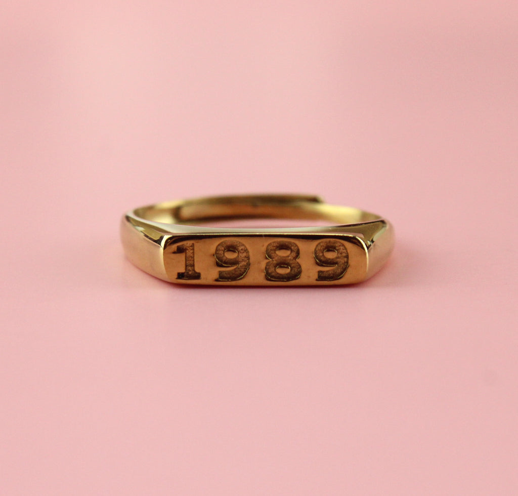 Gold plated stainless steel ring with 1989 engraved on the front