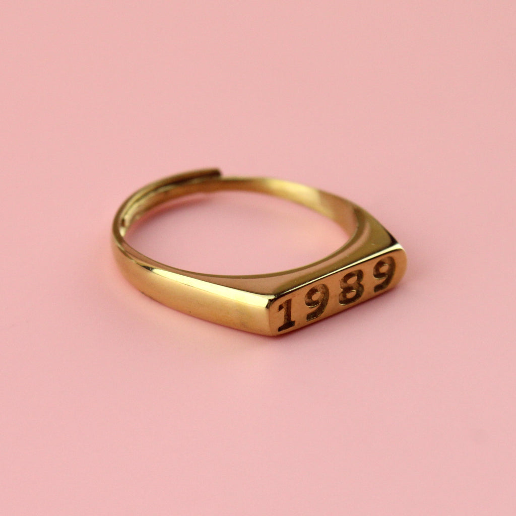 Gold plated stainless steel ring with 1989 engraved on the front