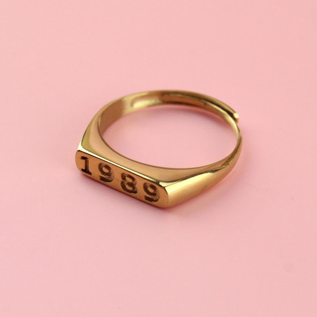 Gold plated stainless steel ring with 1989 engraved on the front