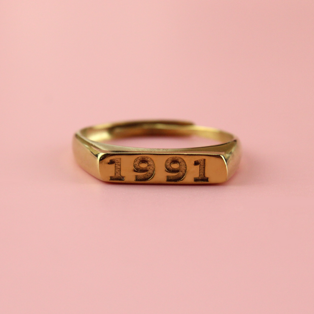 Gold plated stainless steel ring with 1991 engraved on the front