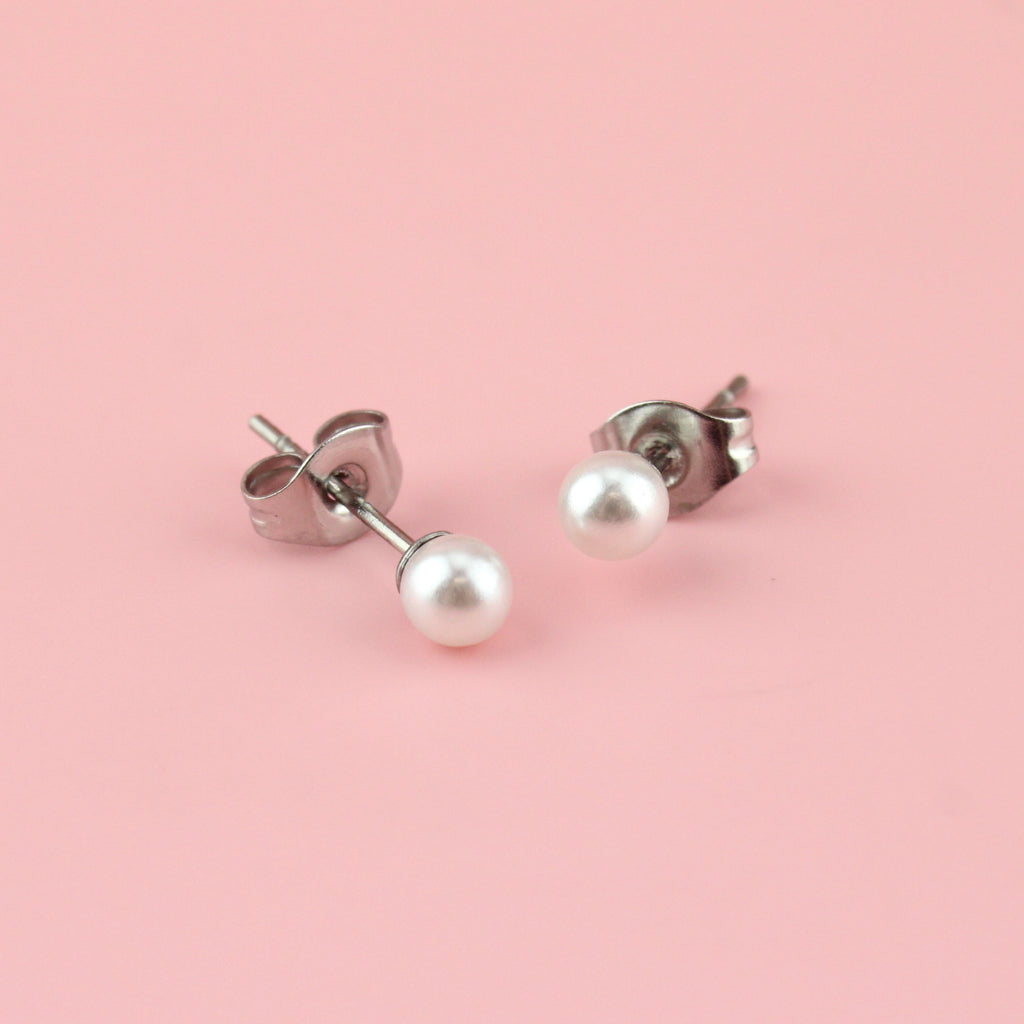4mm Pearl Stud Earrings - Sour Cherry
