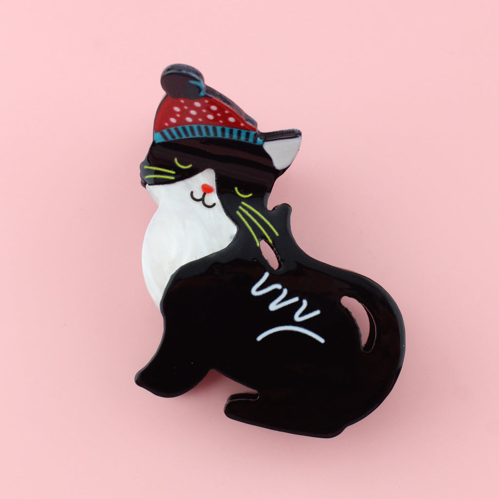 Claw clip featuring a black cat with a christmas hat on