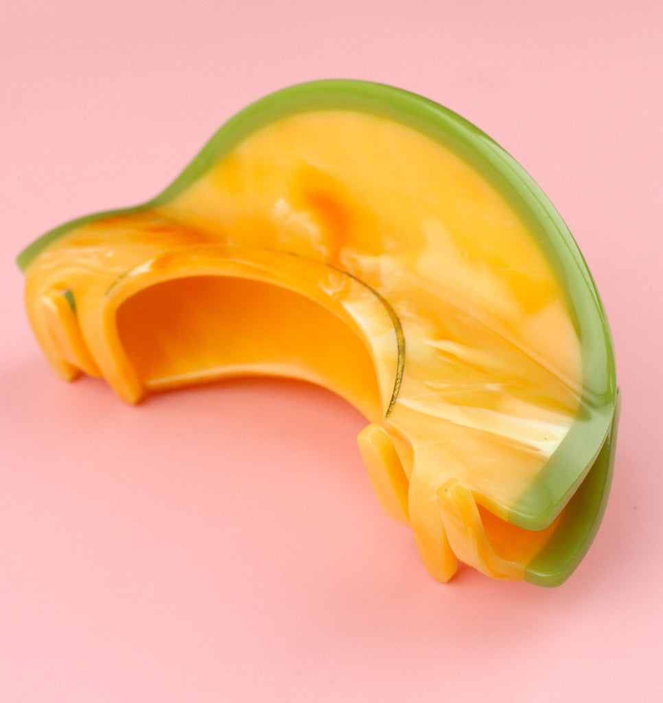 Cantaloupe shaped claw clip - showing the side of the clip