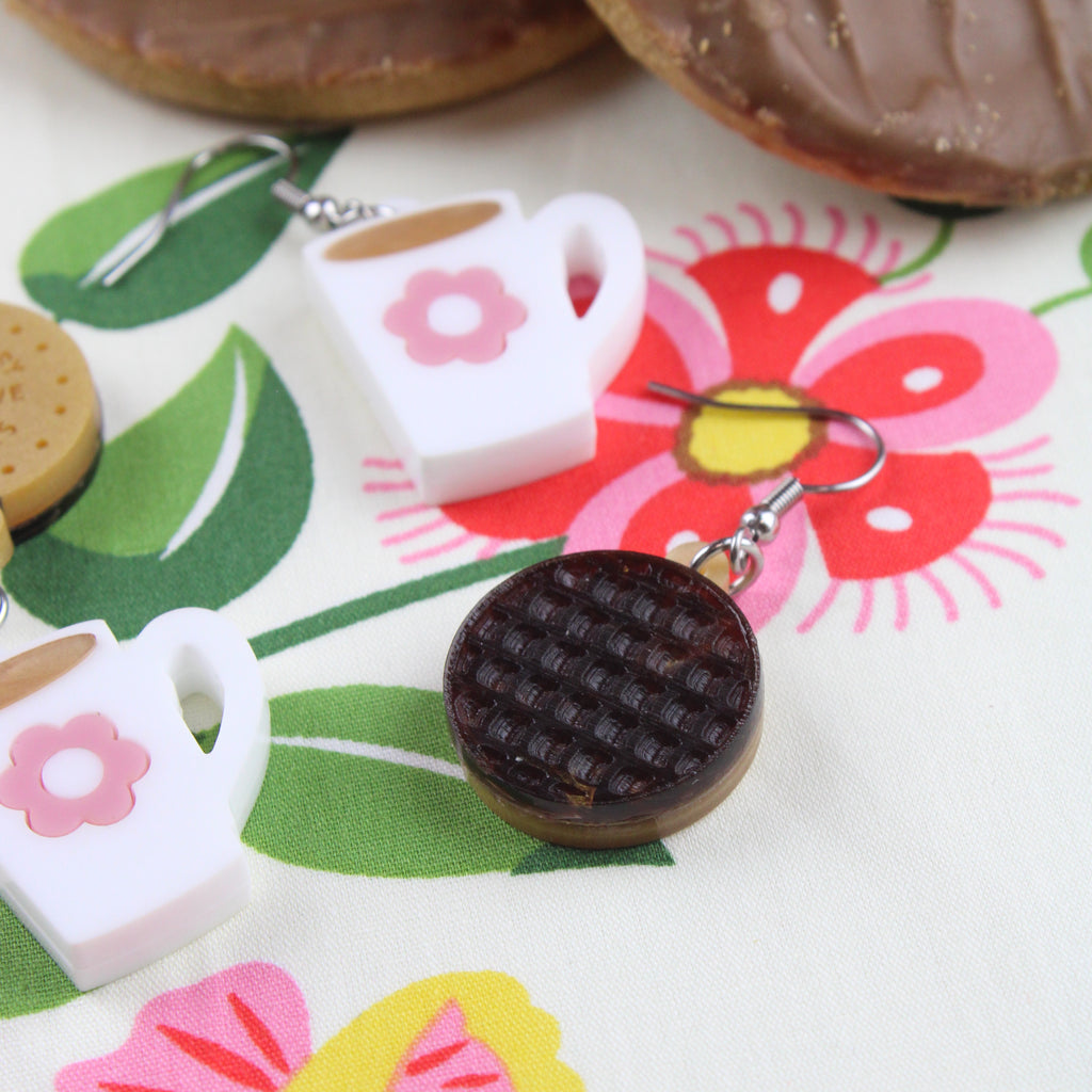 Stick T'Kettle On Earrings - Sour Cherry