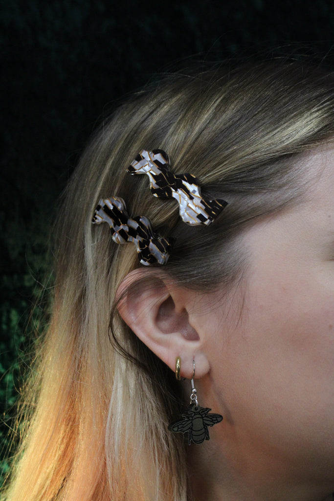 White and Gold Wavy Hair Clips - Sour Cherry