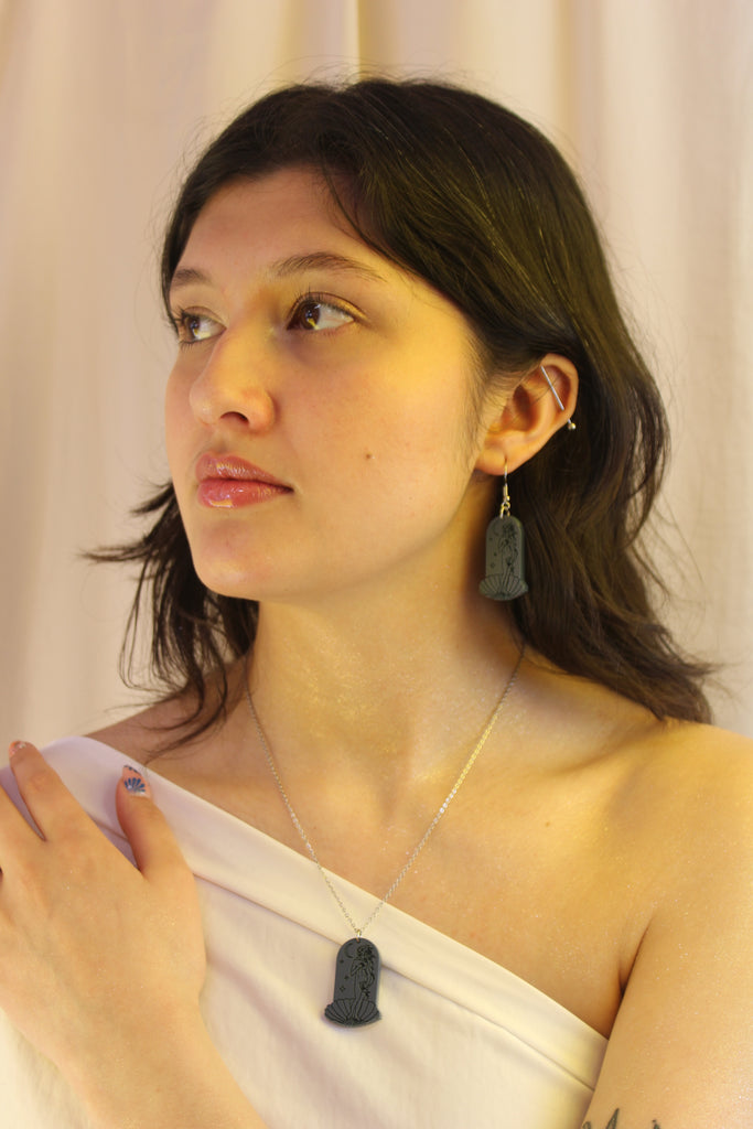 Birth of Venus Arch Necklace - Midnight Blue - Sour Cherry