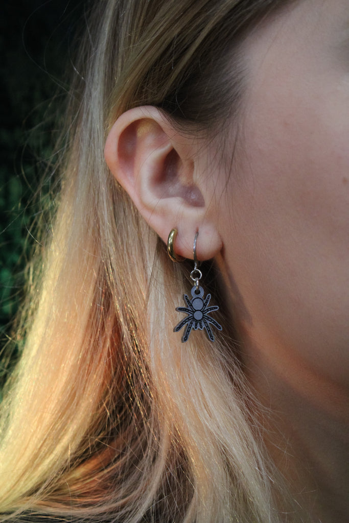 Web Developer Spider Huggie Hoop Earrings - Sour Cherry