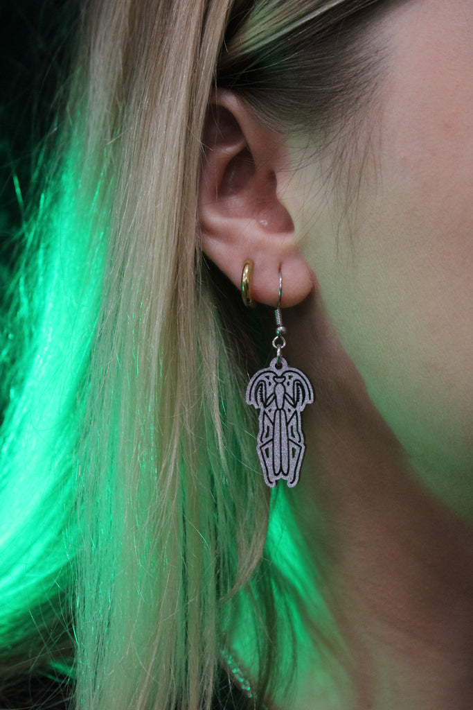 Maneater Praying Mantis Earrings - Sour Cherry
