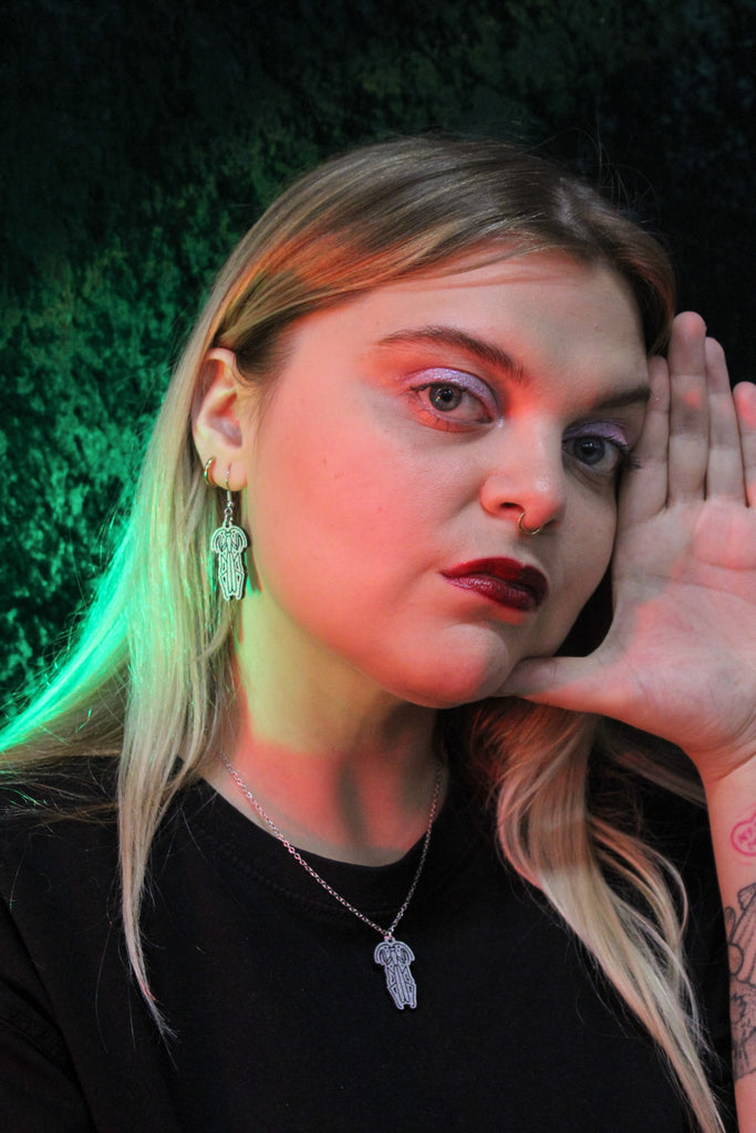 Maneater Praying Mantis Necklace - Sour Cherry