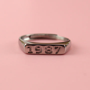Stainless steel ring with 1987 engraved on the front