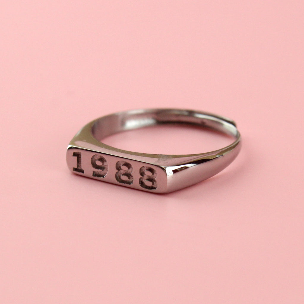 Stainless steel ring with 1988 engraved on the front