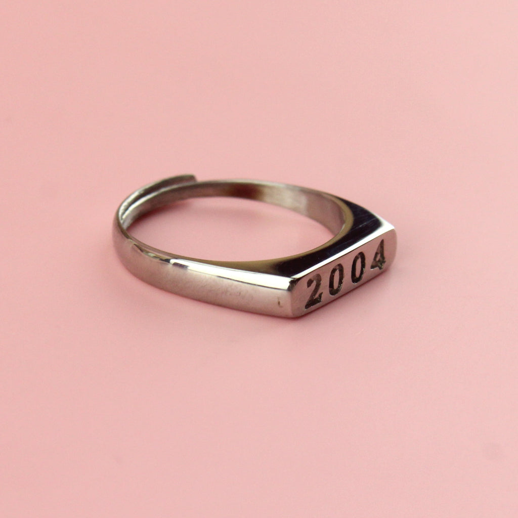Stainless steel ring with 2004 engraved on the front