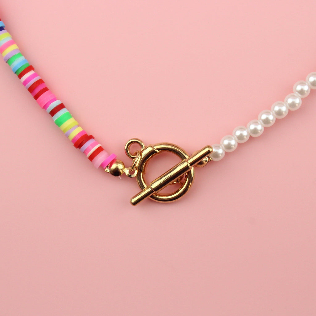 Necklace made up of half plastic pearls and half plastic beads (pink, red, yellow, green, lilac, blue and white) with a gold zinc alloy toggle clasp