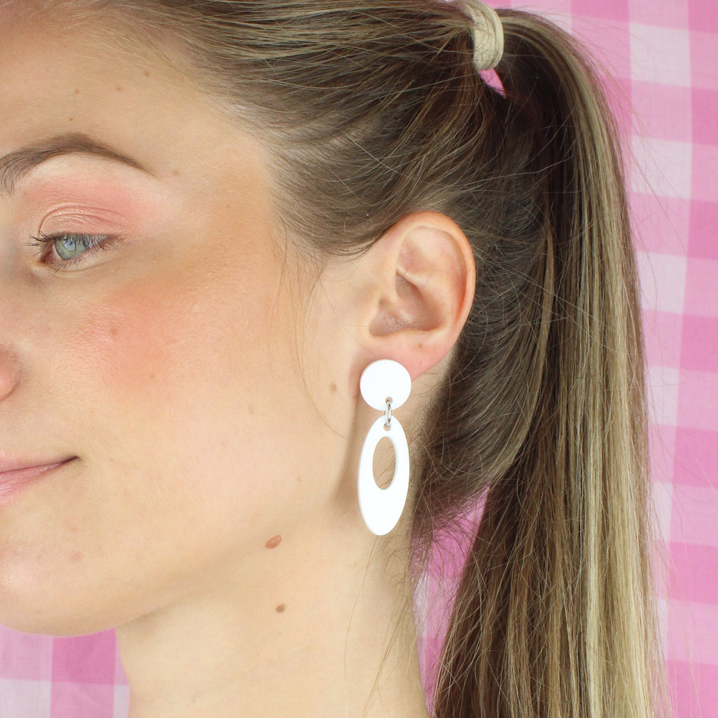 Swinging 60's Oval Stud Earrings - Sour Cherry