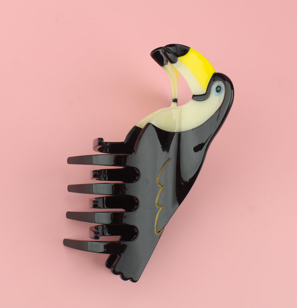 Toucan shaped claw clip