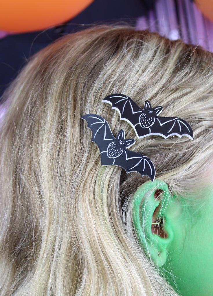 Black bat alligator clips with white outlines