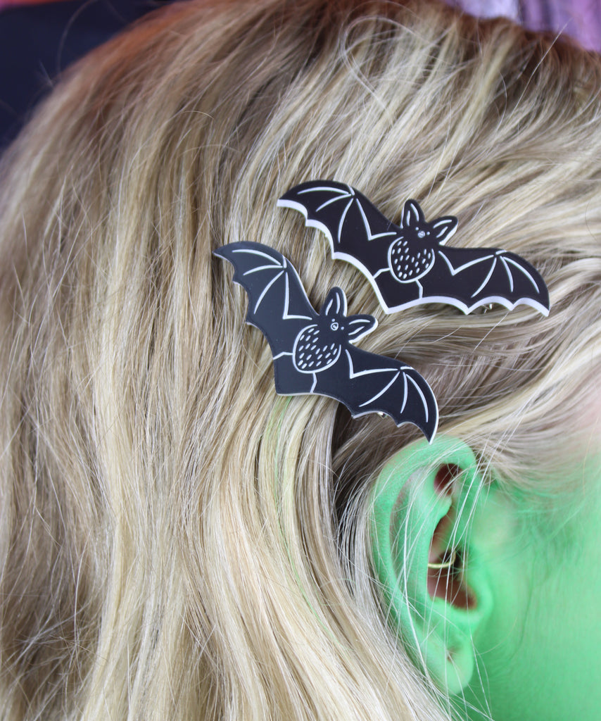 Black bat alligator clips with white outlines