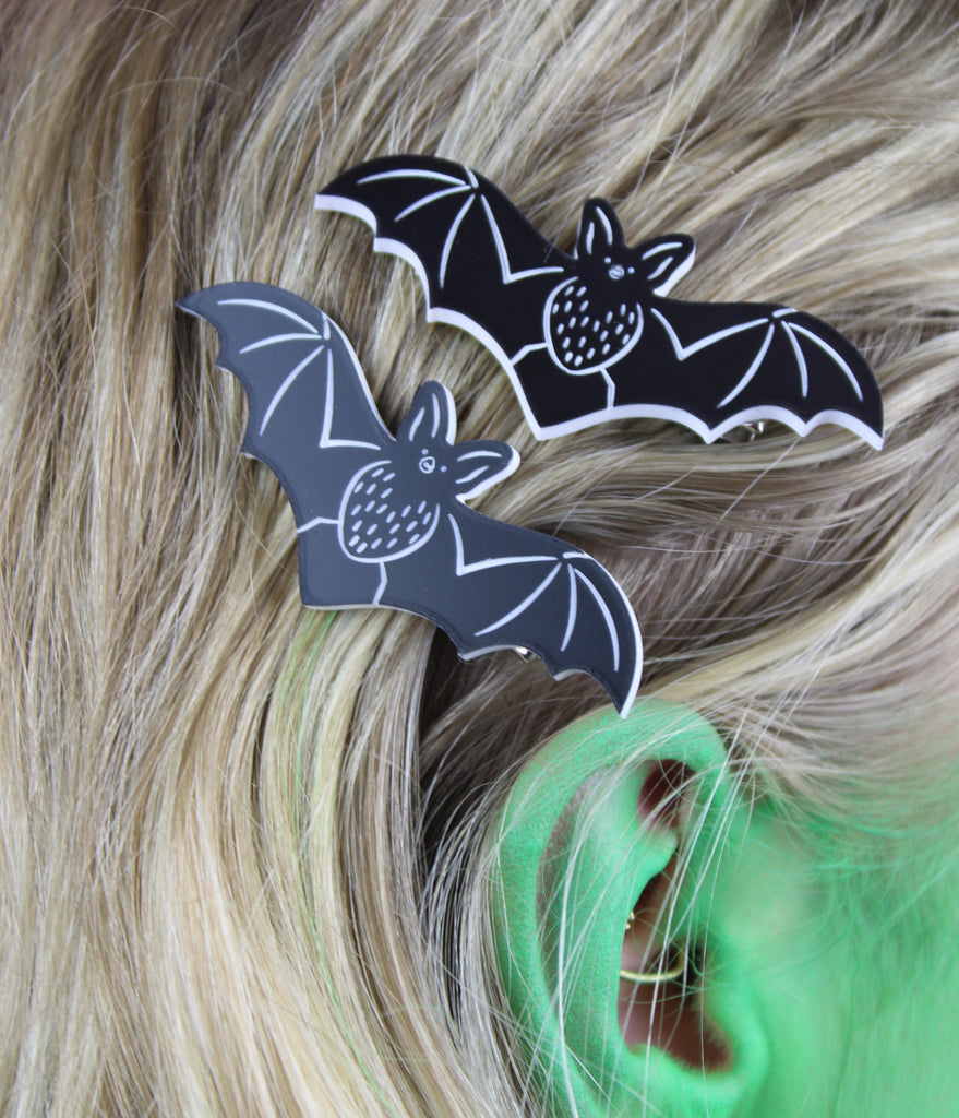 Black bat alligator clips with white outlines
