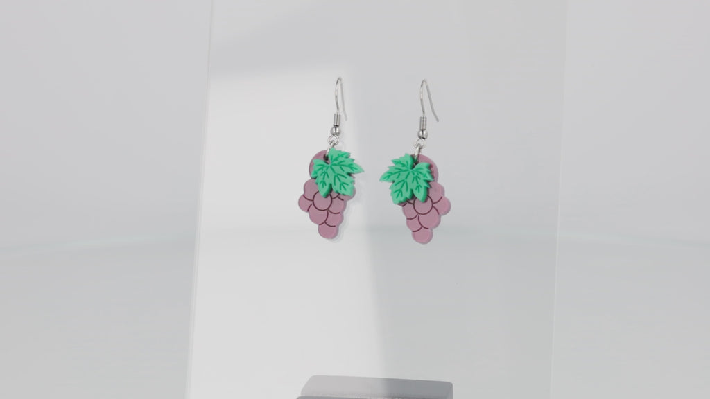 360 view of arcrylic earrings featuring a bunch of purple grapes and the stem