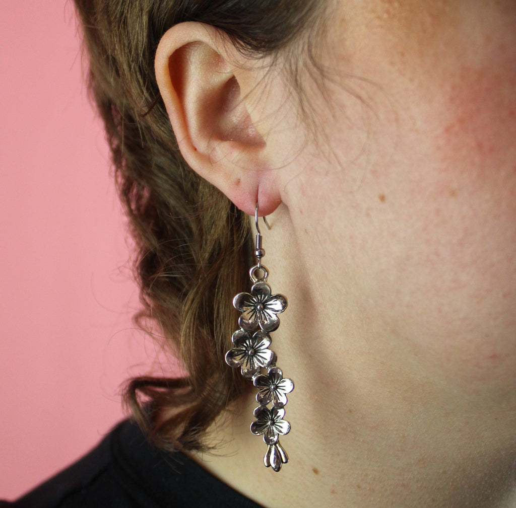 Silver Flowers Earrings - Sour Cherry