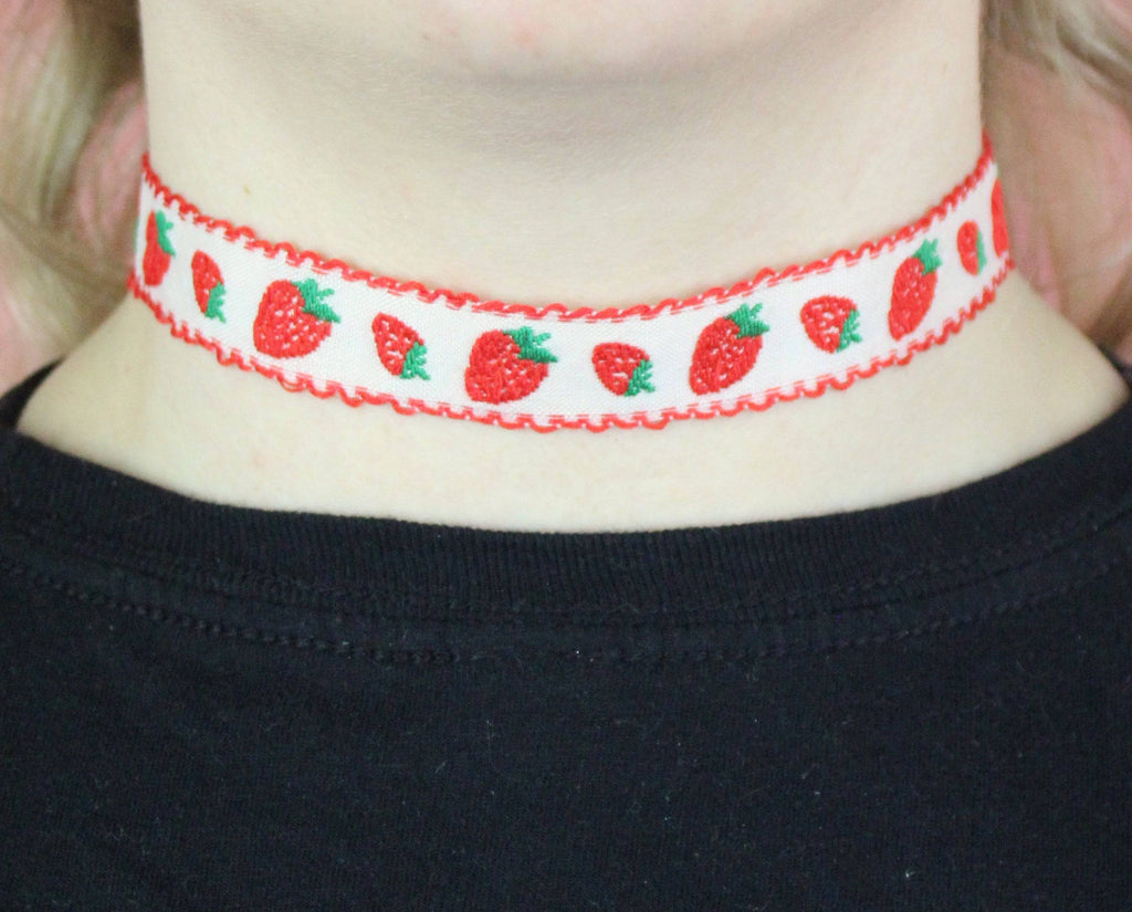 Strawberry Choker - Sour Cherry