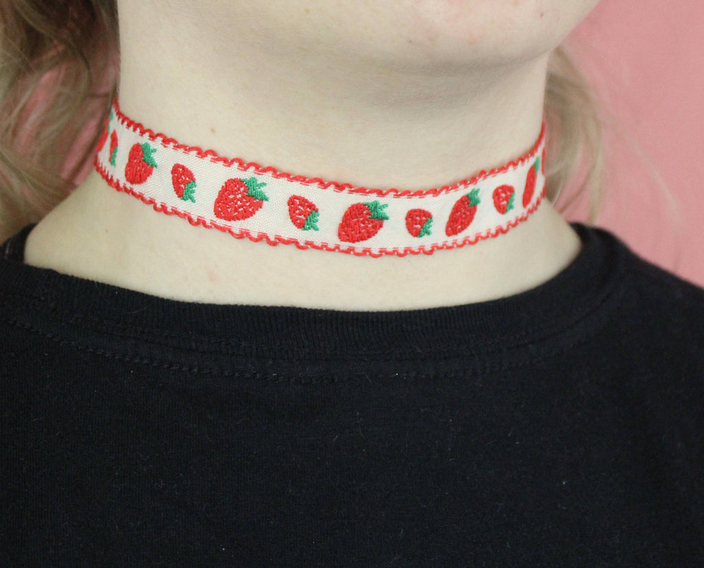 Strawberry Choker - Sour Cherry