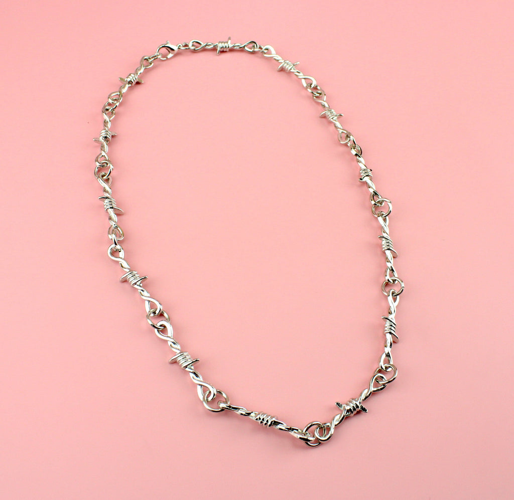 20 inch chain with thin barbed wire design