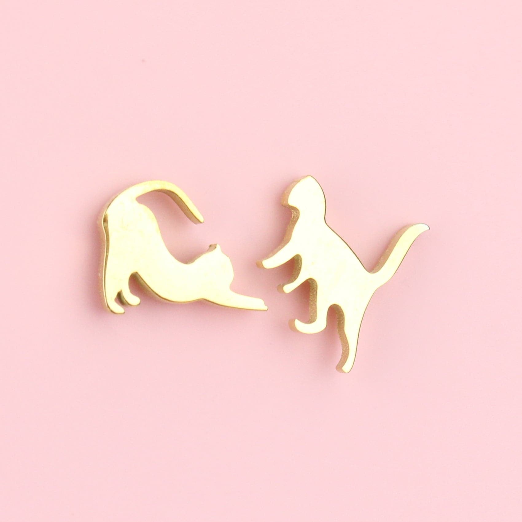 Big Stretch Cat Stud Earrings (Gold Plated)