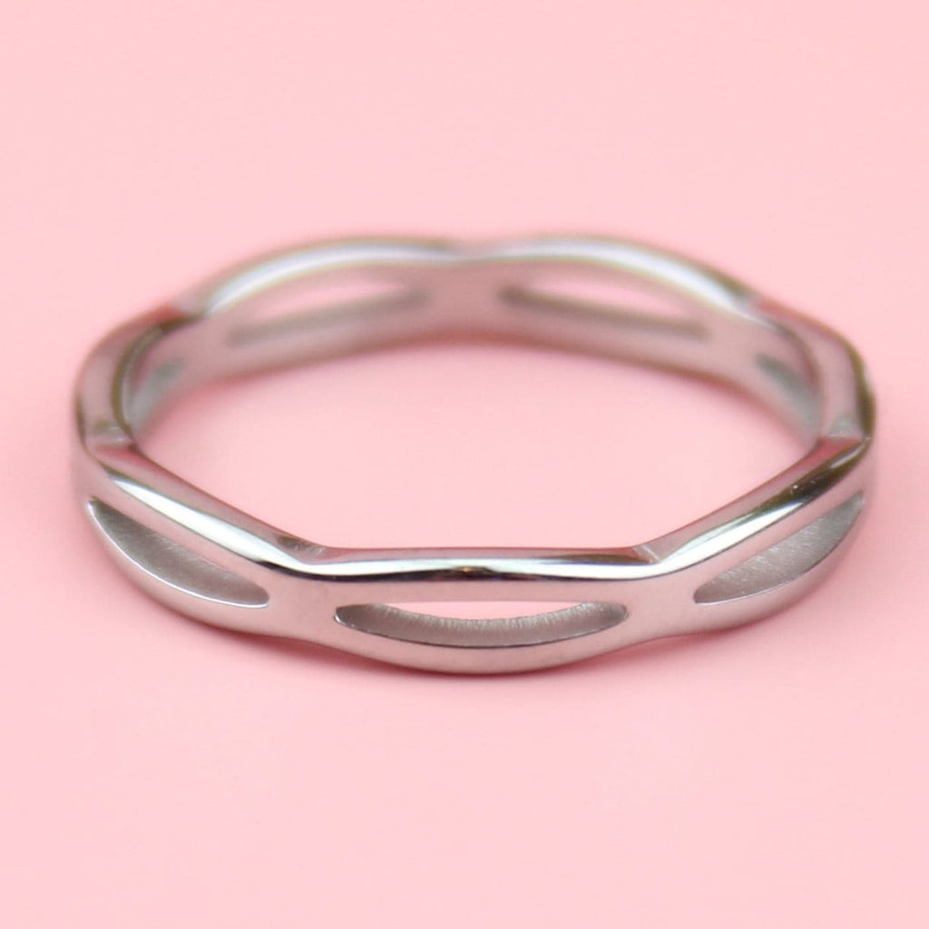 Stainless steel ring with criss cross effect