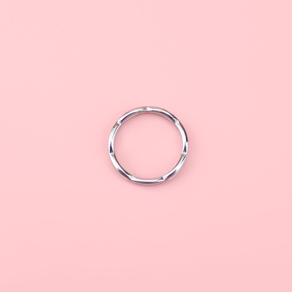 Stainless steel ring with criss cross effect