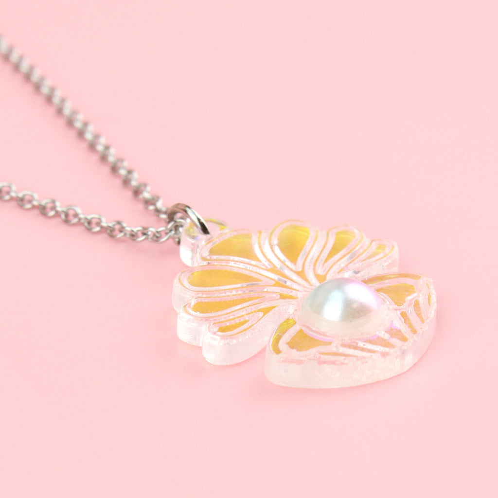 Iridescent Clam Shell Pendant Necklace - Sour Cherry