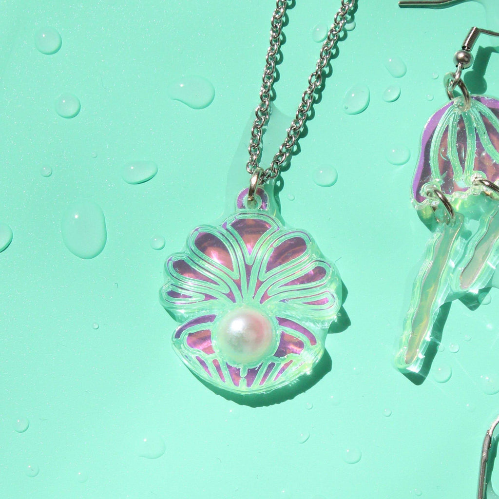 Iridescent Clam Shell Pendant Necklace - Sour Cherry