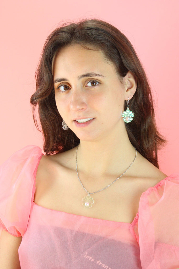 Iridescent Clam Shell Pendant Necklace - Sour Cherry