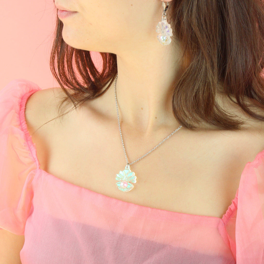 Iridescent Clam Shell Pendant Necklace - Sour Cherry