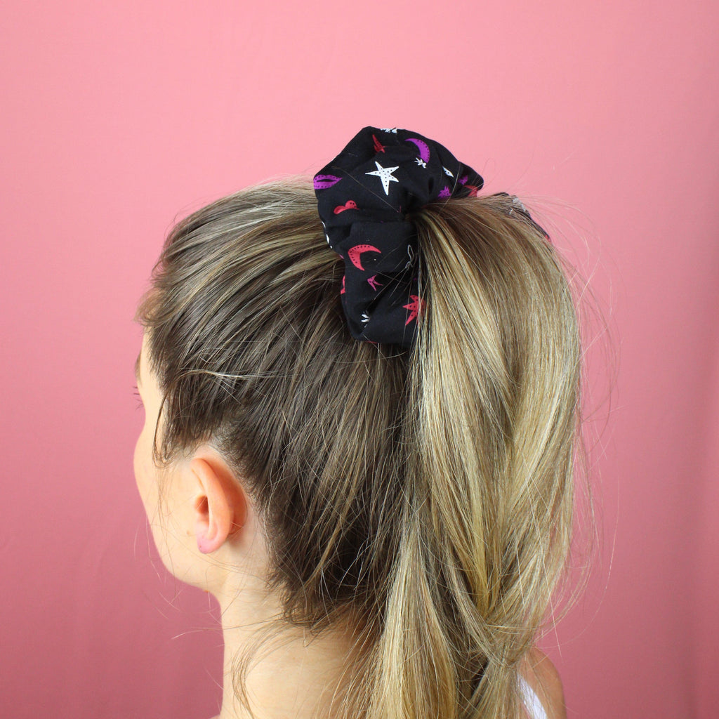 Hugs & Kisses Scrunchie - Sour Cherry