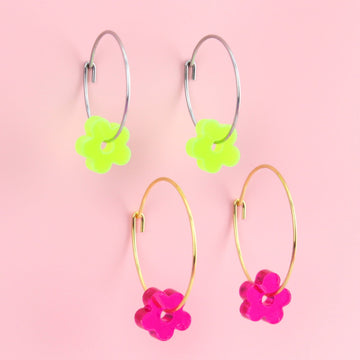 2 pack earring set - Silver hoops with a green flower charm and gold hoops with a pink flower charm
