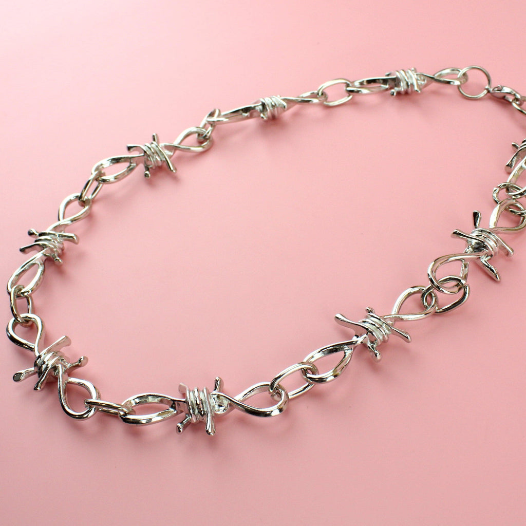 Chunky necklace with ultra-thick barbed wire detailing