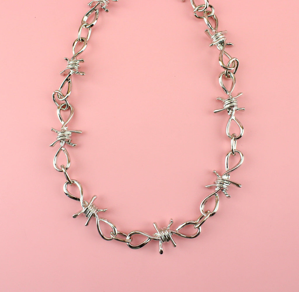 Chunky necklace with ultra-thick barbed wire detailing